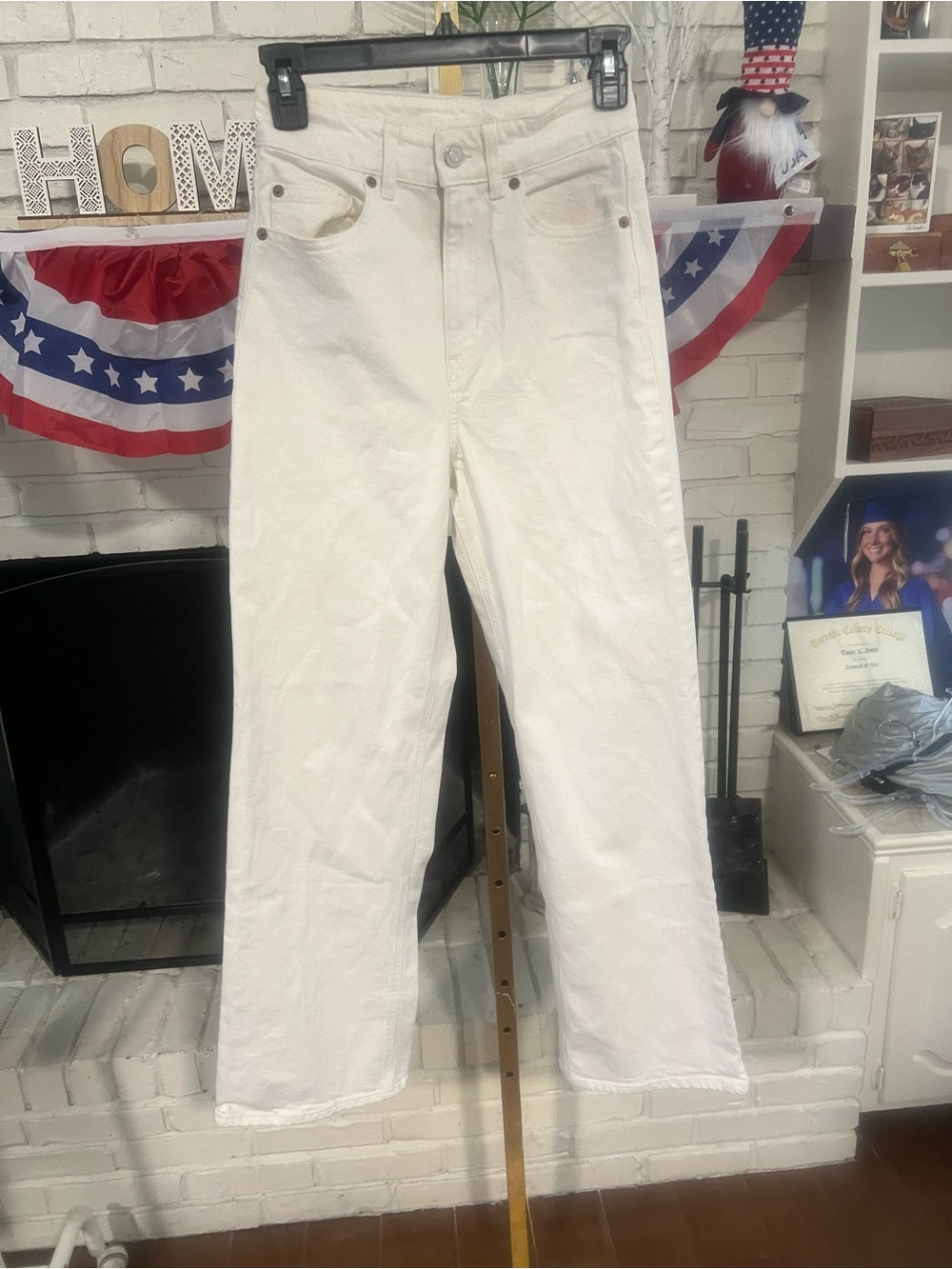 H&M Women’s White Straight-Leg Jeans